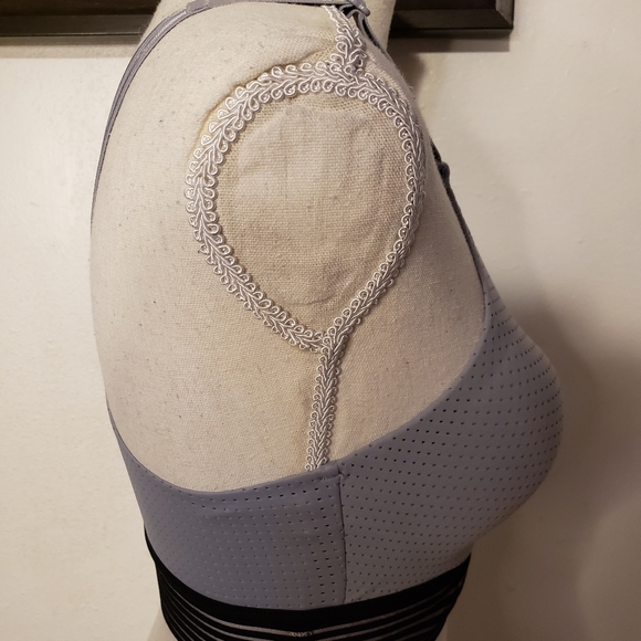 Victoria's Secret Sport Bra - Picture 5 of 8